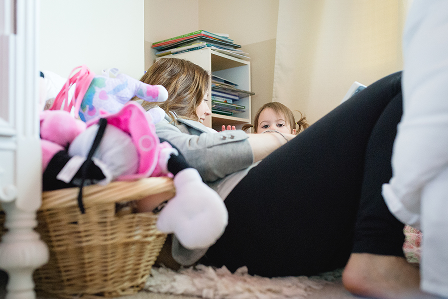 Want to know what a day looks like for a photographer momboss? Check out this day in the life with Kristin of Kristin Cornely Photography!